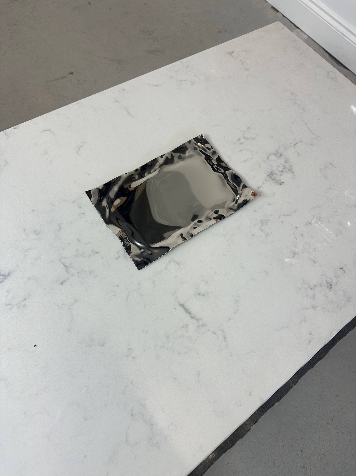LUCID TABLE TRAY