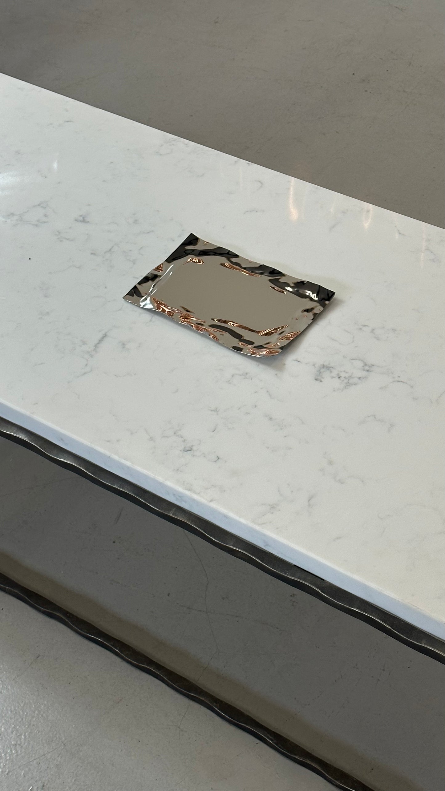 LUCID TABLE TRAY