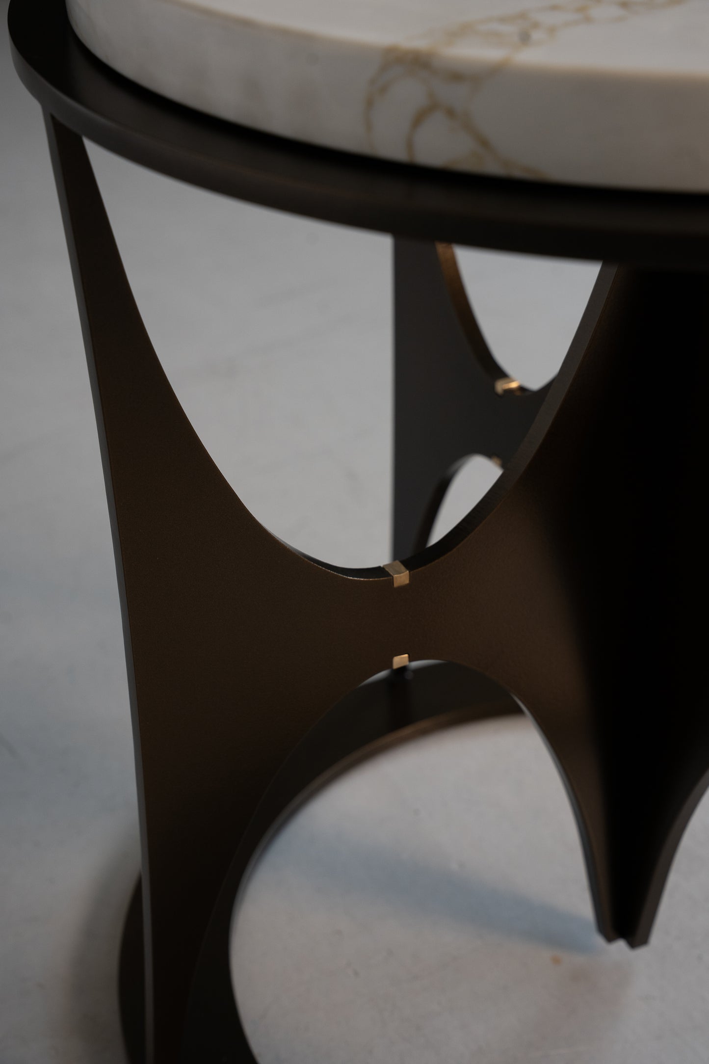 Fadley 402 Side table