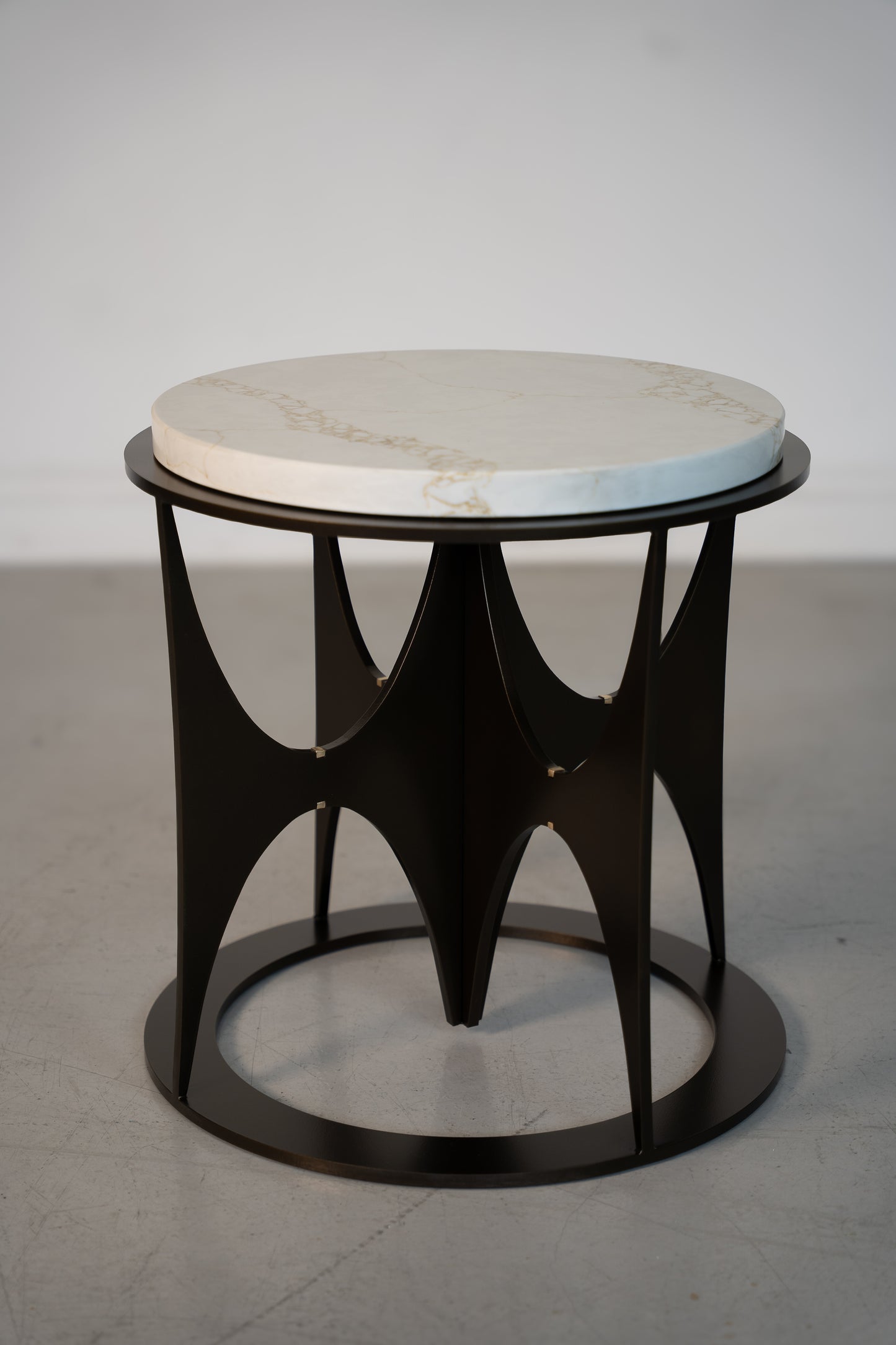 Fadley 402 Side table