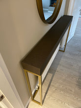 Load image into Gallery viewer, Stingray console table